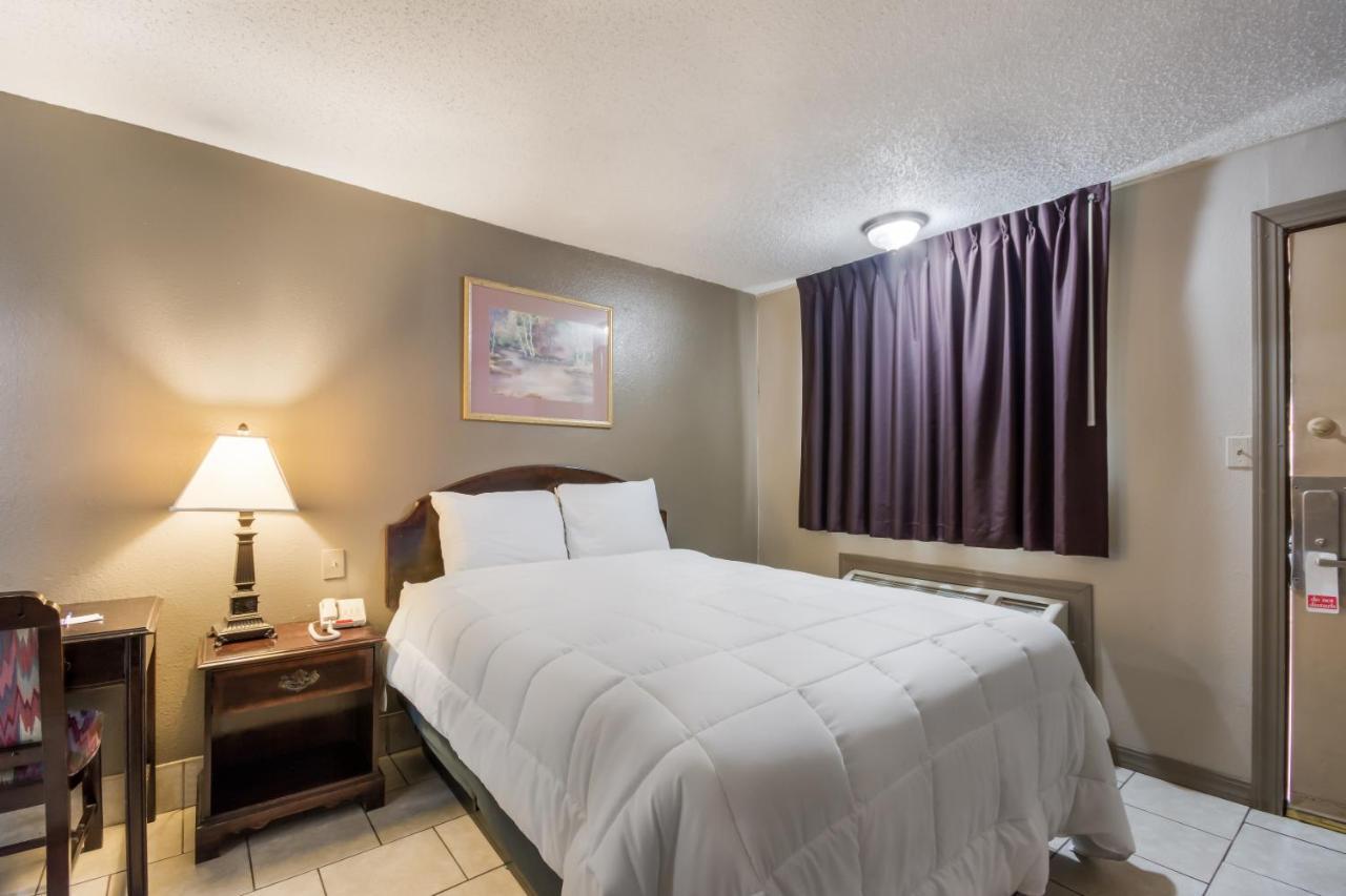Americas Best Value Inn Woodward At 8Th St Exteriér fotografie