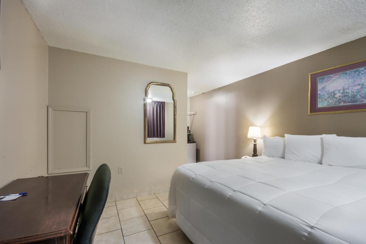 Americas Best Value Inn Woodward At 8Th St Exteriér fotografie