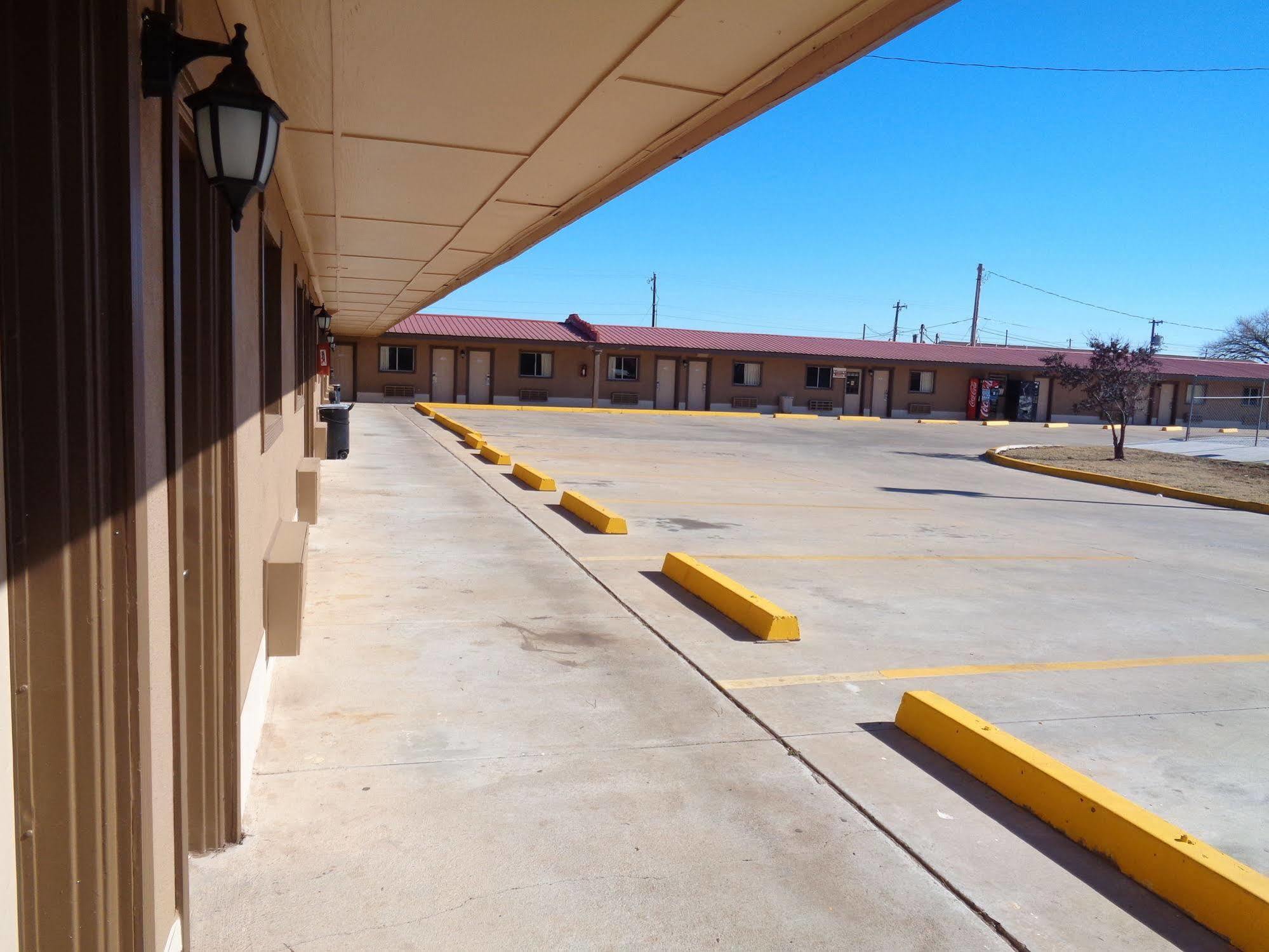 Americas Best Value Inn Woodward At 8Th St Exteriér fotografie