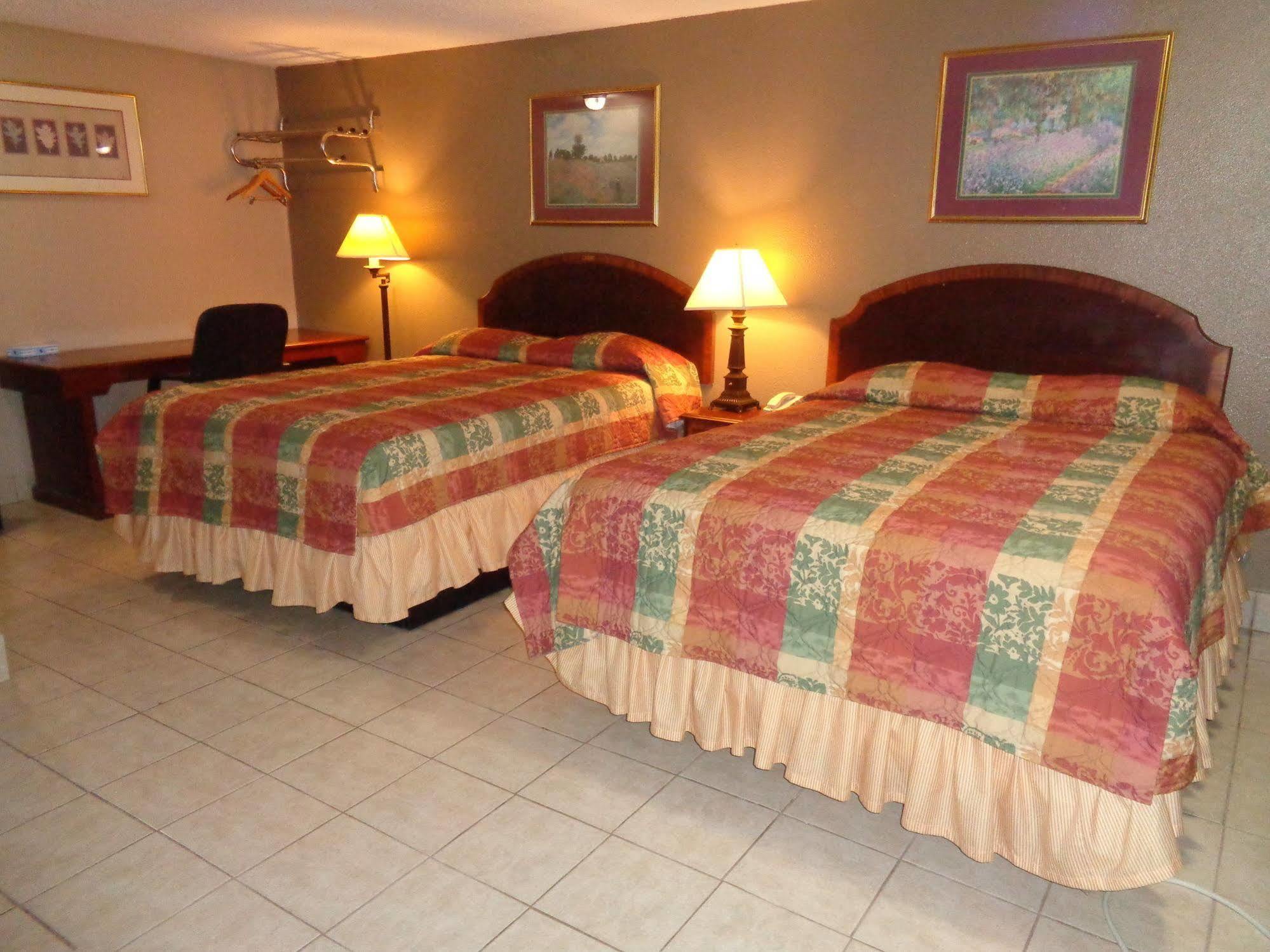 Americas Best Value Inn Woodward At 8Th St Exteriér fotografie
