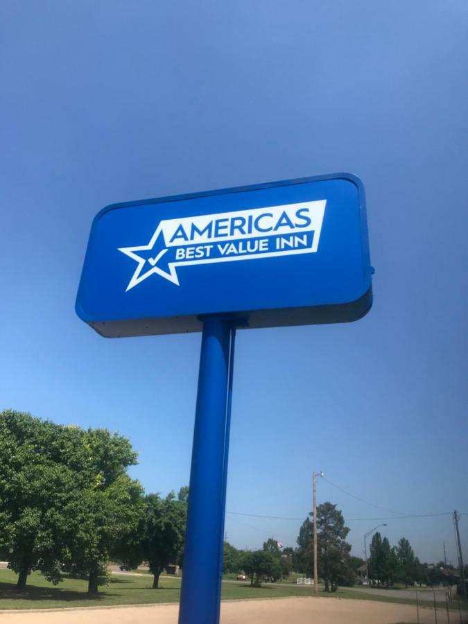Americas Best Value Inn Woodward At 8Th St Exteriér fotografie